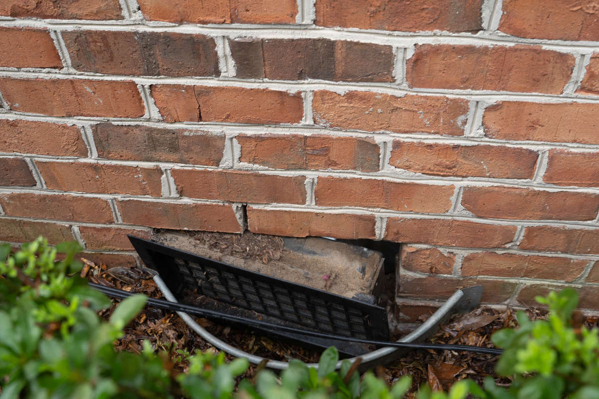 open crawl space vent