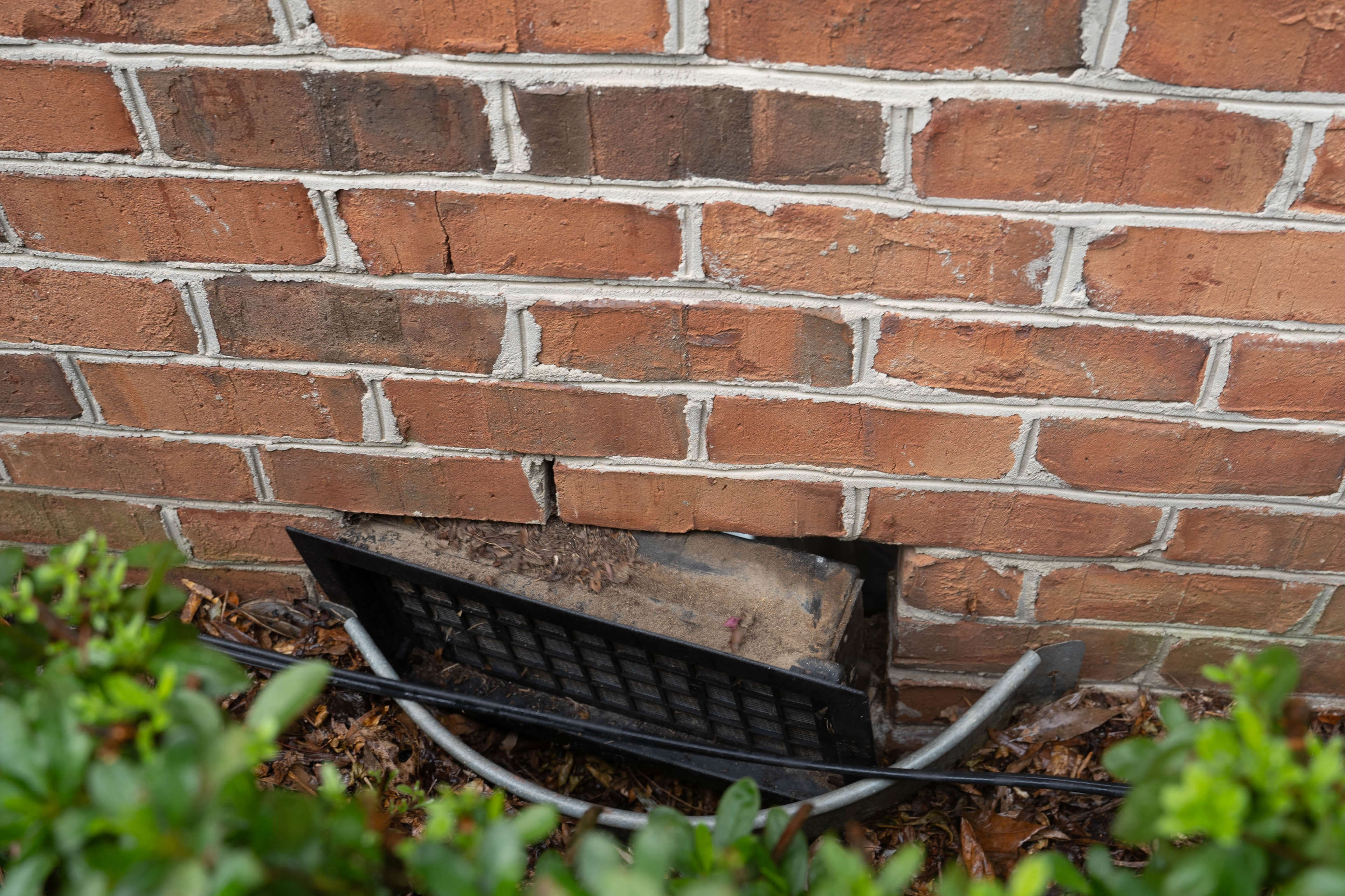 Open vent in crawl space