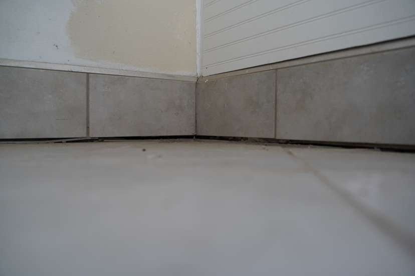 interior floor gap