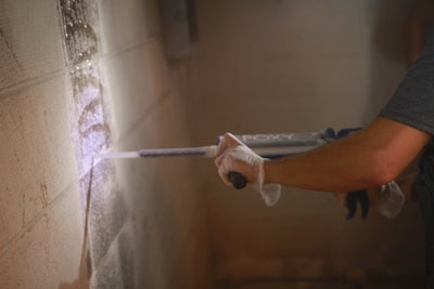 sealing wall cracks