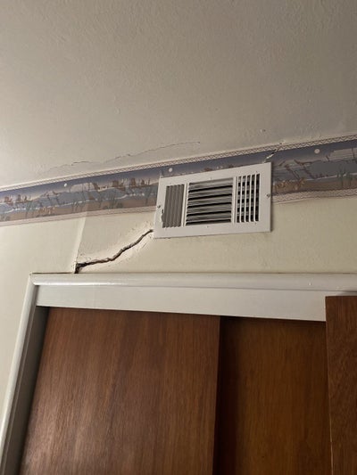 cracking drywall and ceiling cracks