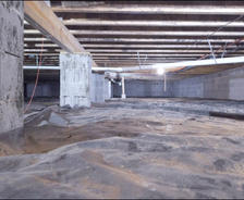 Dirty and moldy crawl space before encapsulation.