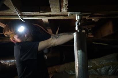 Closeup of crew installing IntelliJack Crawl Space Supports
