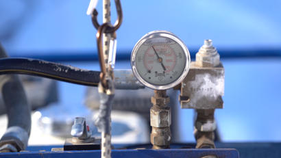 Pressure monitor on pier hyrdraulic