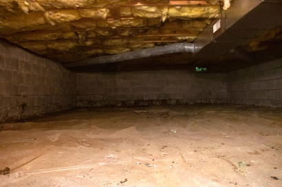 Crawlspace before encapsulation.