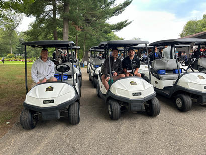 Groundworks Grand Rapids team golfing in outing