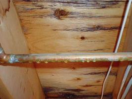 crawl space humidity condensation