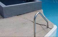 Cracked pool deck before concrete leveling