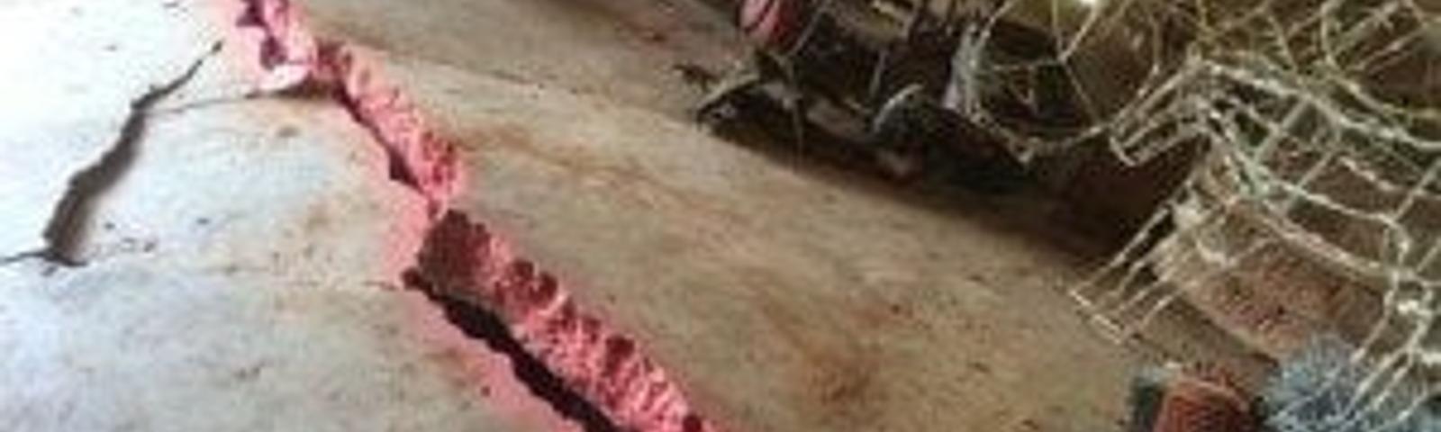A driveway foundation crack