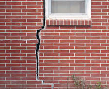 A foundation with a large crack that's wider at the top than on the bottom in Pelham
