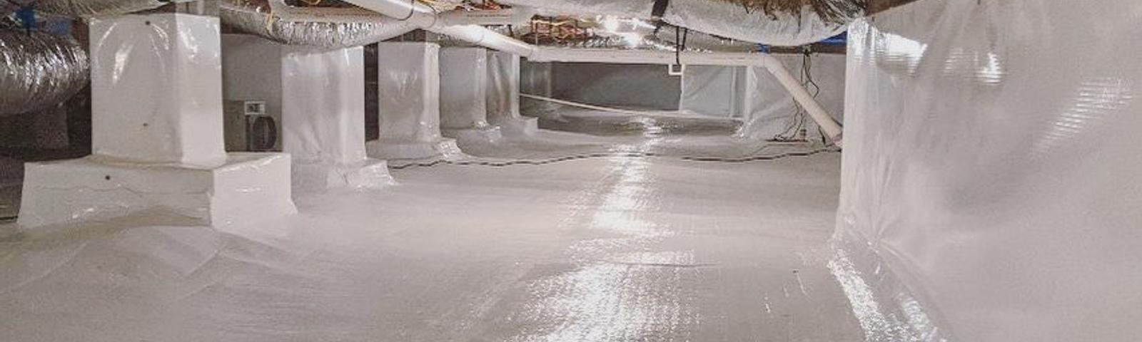 Encapsulated crawl space in home
