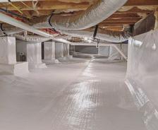 Encapsulated crawl space in home