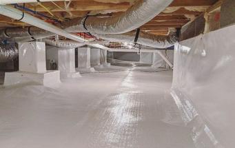 Encapsulated crawl space in home