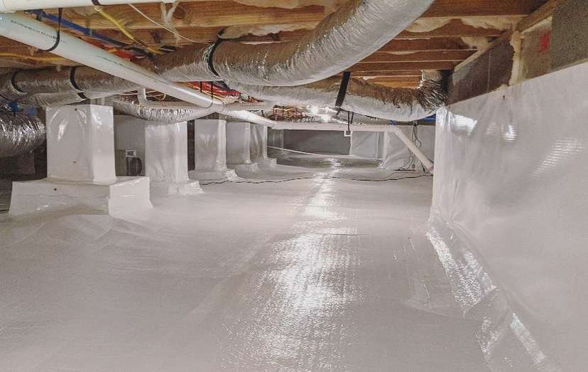 Encapsulated crawl space in home