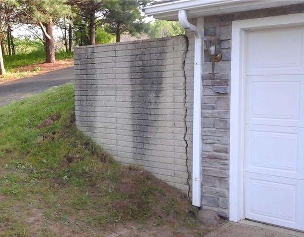cracked retaining wall
