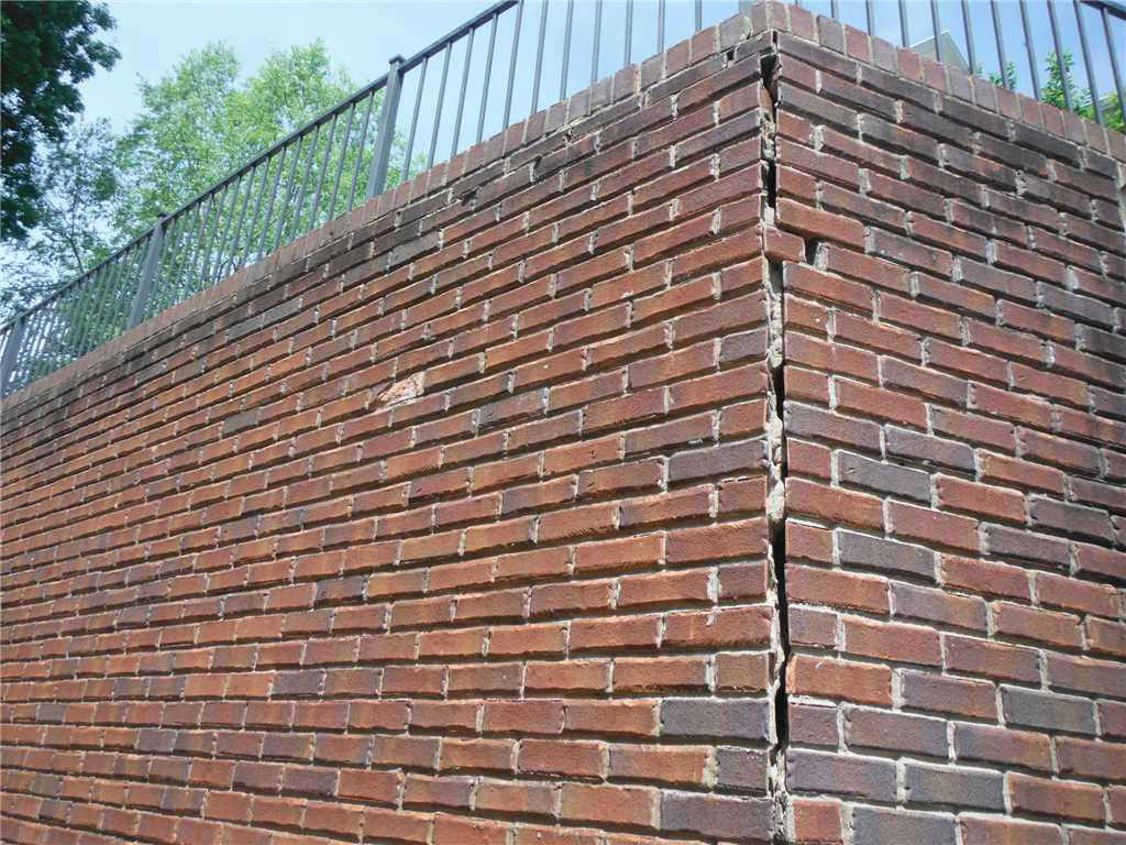 cracked retaining wall