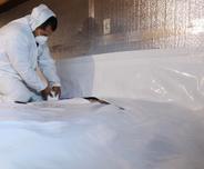 crew installing crawl space encapsulation