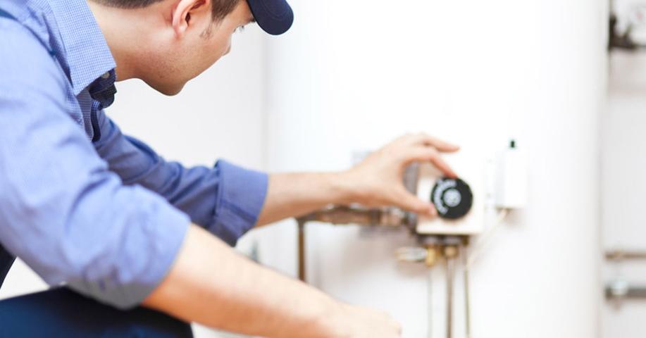 specialist checking gas leak
