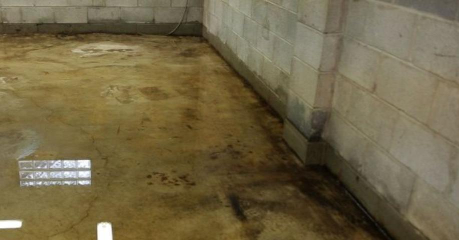 Wtaer flooding basement floor