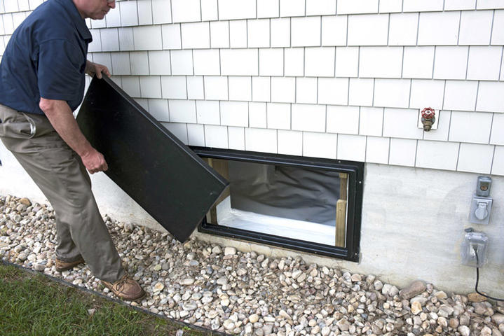 Crew covering crawl space