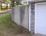 retaining wall with a vertical crack